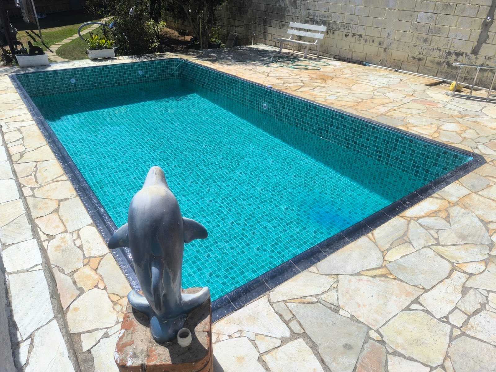 Piscina com cascata