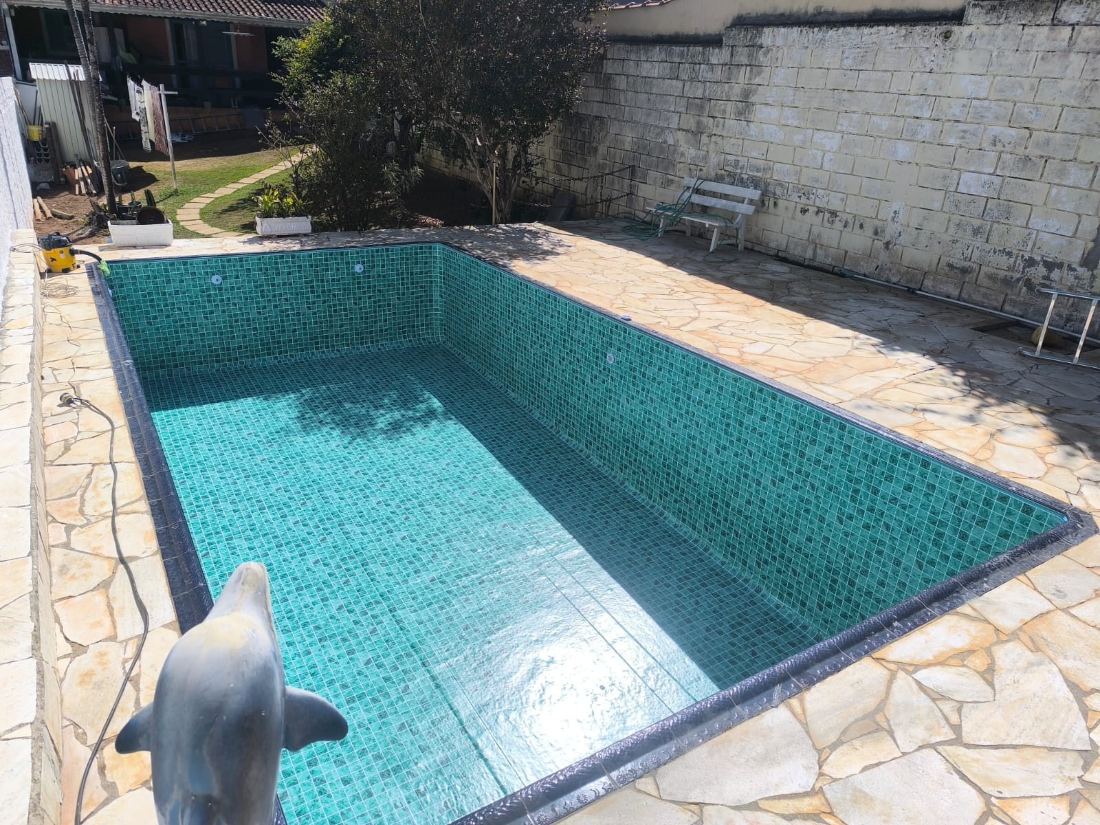 Piscina pronta para encher